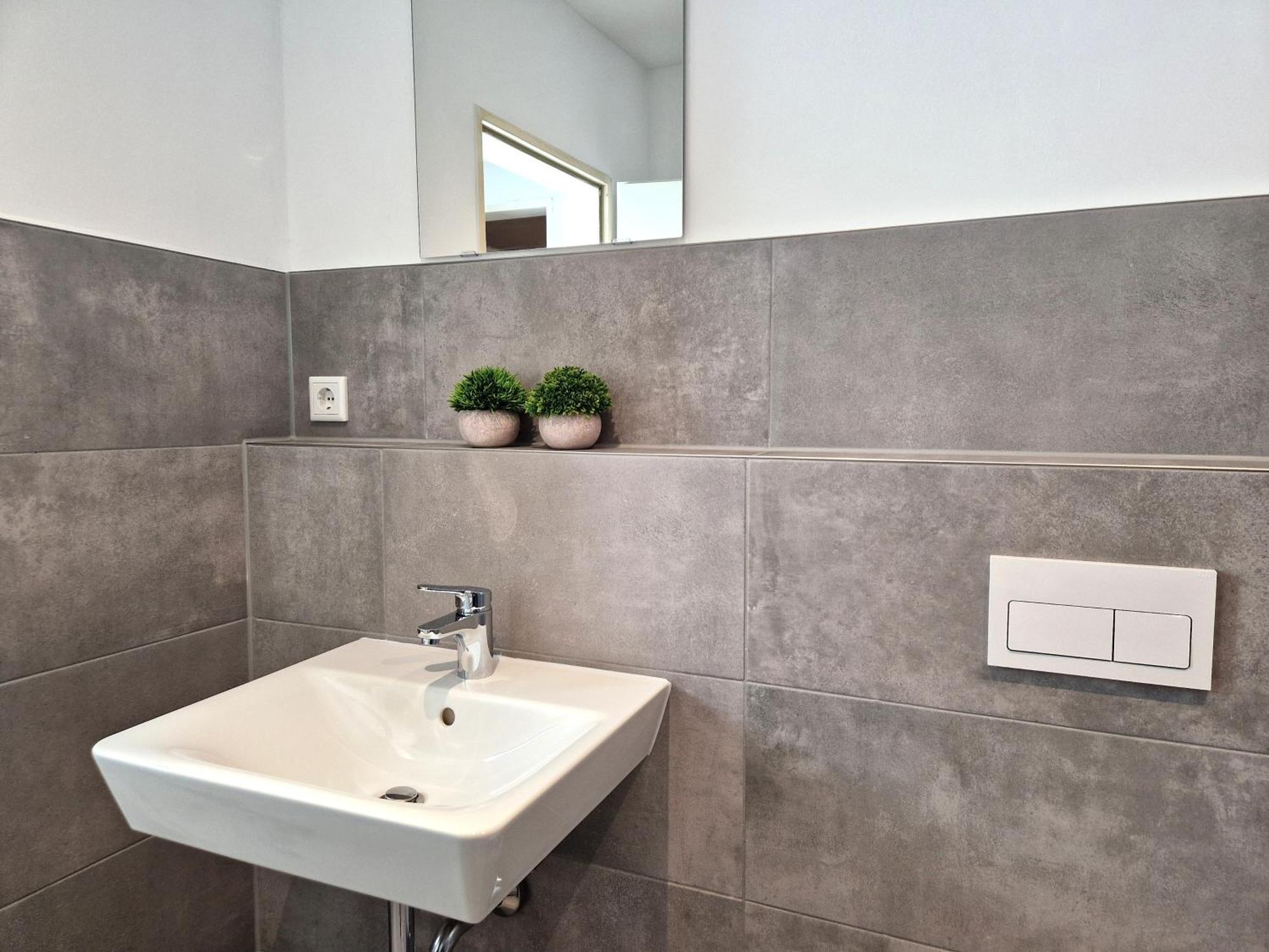 Meribu H1 Wohnung Fuer Monteure Und Arbeiter Gelsenkirchen Luaran gambar